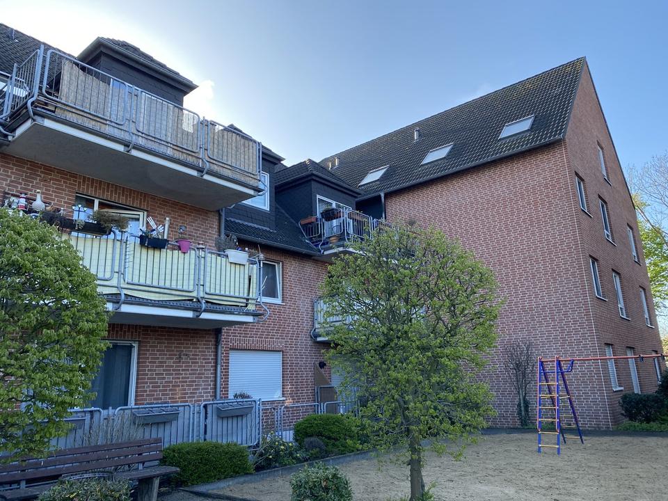 Moderne und helle 2-Zimmer-Dachgeschosswohnung mit Balkon in Moers-Kapellen - WBS erforderlich
