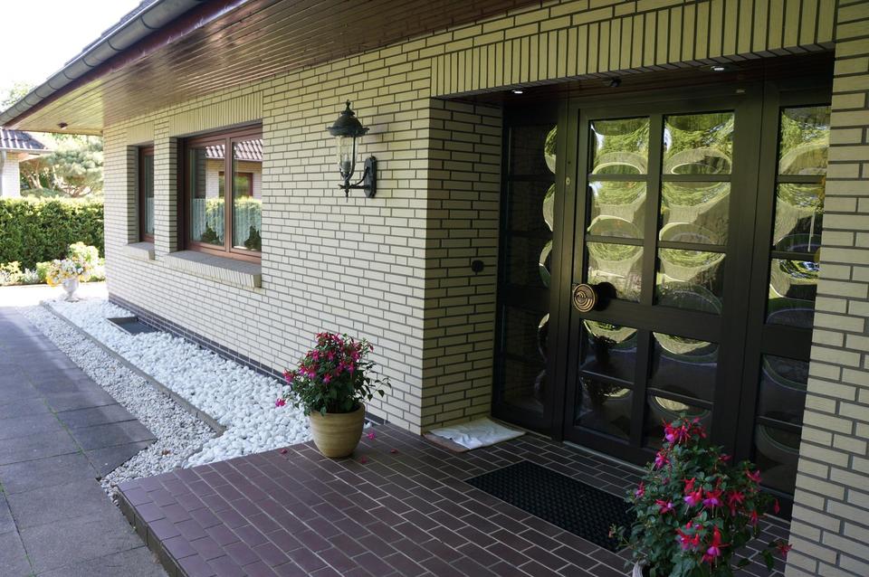 Großzügiges Einfamilienhaus mit Garten, Doppelgarage & vielseitigen Nutzungsmöglichkeiten – Bild 4