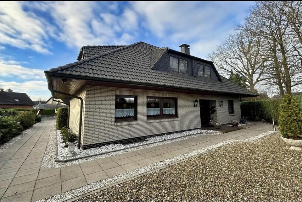 Großzügiges Einfamilienhaus mit Garten, Doppelgarage & vielseitigen Nutzungsmöglichkeiten – Bild 5