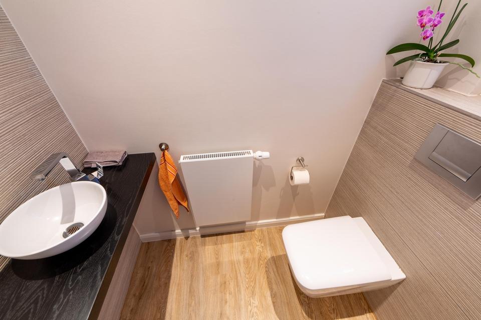 Großzügiges Ein-/Zweifamilienhaus in bester Lage mit tollem Garten – Bild 4