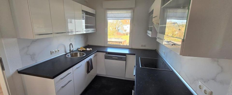 Helle, moderne 3-Zimmer-Wohnung mit Balkon, Garten, Garage & Stellplatz in Mainbernheim