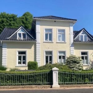 Einzigartiges Wohnensemble am See: Jugendstilvilla, 3‑Zimmer‑Einliegerwohnung & Wintergarten-Oase