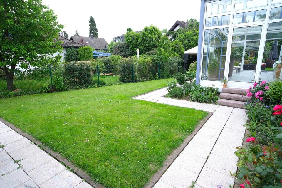 Lichterfülltes Haus mit modernem Wintergarten und traumhaftem Süd/Ost-Garten mit großer Terrasse – Bild 5