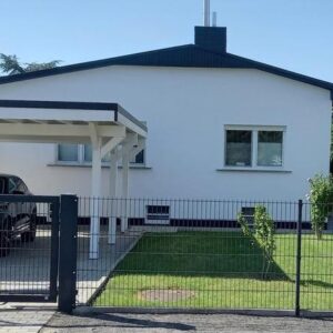 Moderner vollmöblierter Bungalow mit 236 m² Wohn- Nutzfläche, Gartenhaus, Carport, großer Garten