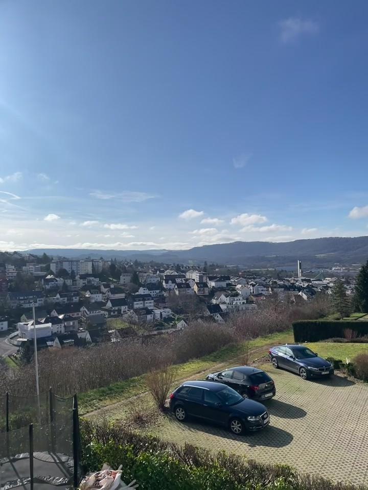 Attraktive 3-Zimmer-Wohnung in bevorzugter Höhenlage mit unverbaubarer Fernsicht – Bild 2