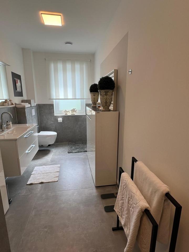 Moderne 3-Zimmer-Neubauwohnung mit Garten im Erdgeschoss – Bild 15