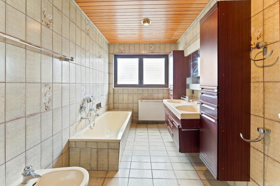 Repräsentatives 2-Familienhaus mit Ausbaupotential in begehrter Wohnlage – Bild 6