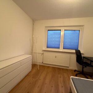 Möbliertes WG-Zimmer in Rostock – 4er-WG mit Balkon & Internet inkl.