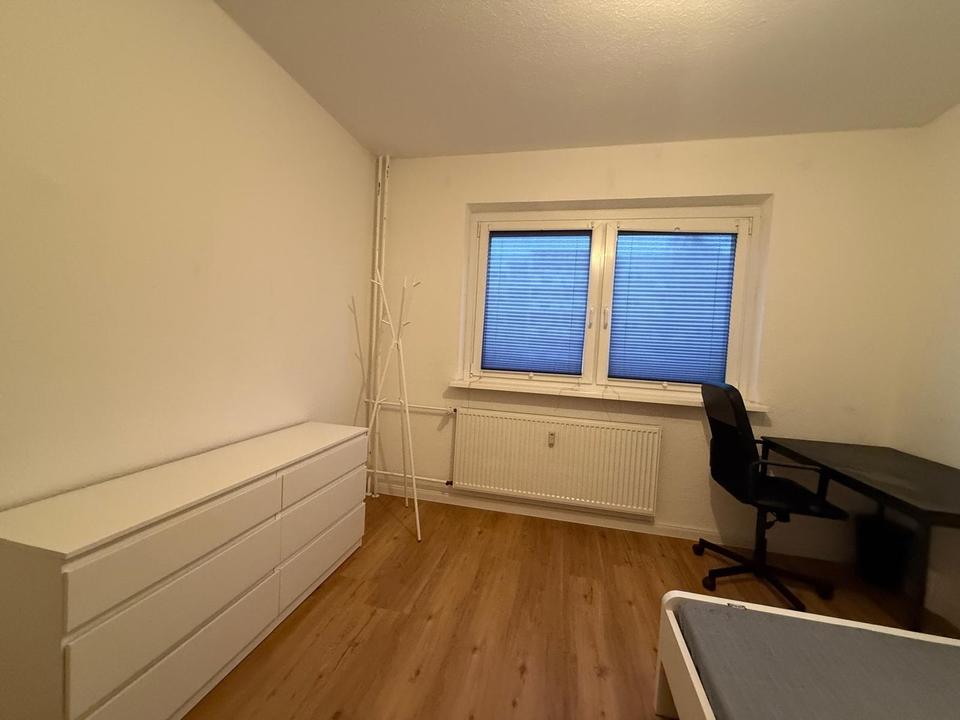 Möbliertes WG-Zimmer in Rostock – 4er-WG mit Balkon & Internet inkl.