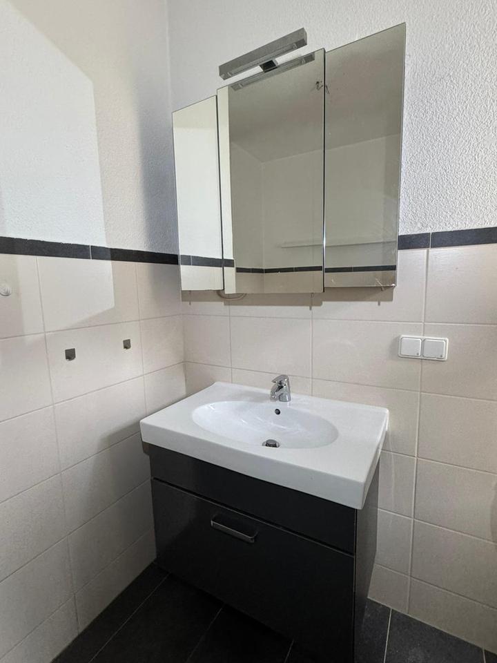 Sonnige 4-Zimmer-Wohnung mit Terasse und großem Garten am Waldrand – Bild 8