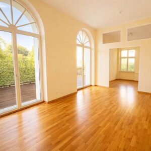 Herrschaftliche Hochparterrewohnung mit Terrasse, Kamin, Carport, in ruhiger Lage