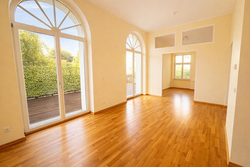 Herrschaftliche Hochparterrewohnung mit Terrasse, Kamin, Carport, in ruhiger Lage