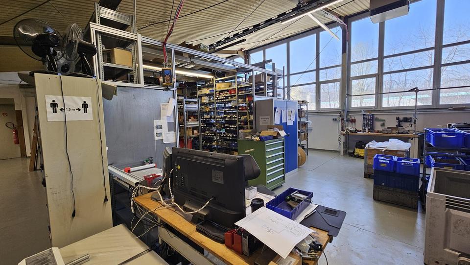 Firmenhalle / Industriehalle mit Bürotrakt – Bild 28