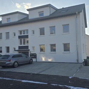 Kernsanierte 3,5 Zimmer Wohnung mit Balkon und Keller