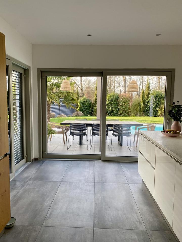 Moderne Stadtvilla mit Pool in Waldrandlage – Bild 19