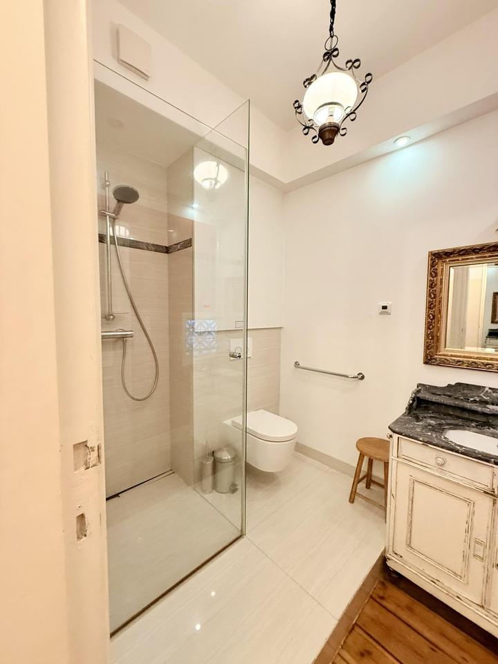 Sofort bezugsfrei Altbau zentral in Schöneberg – Bild 12