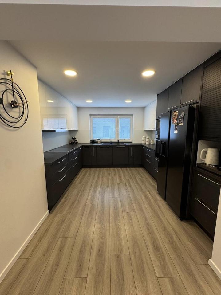 Kernsaniertes Reihenendhaus mit 2 Garagen – Bild 2