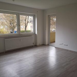 3 Zimmer Wohnung mit Balkon in grüner Wohnanlage in Nürnberg-Röthenbach West
