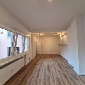 Hell | Groß | EBK | Stilvoll