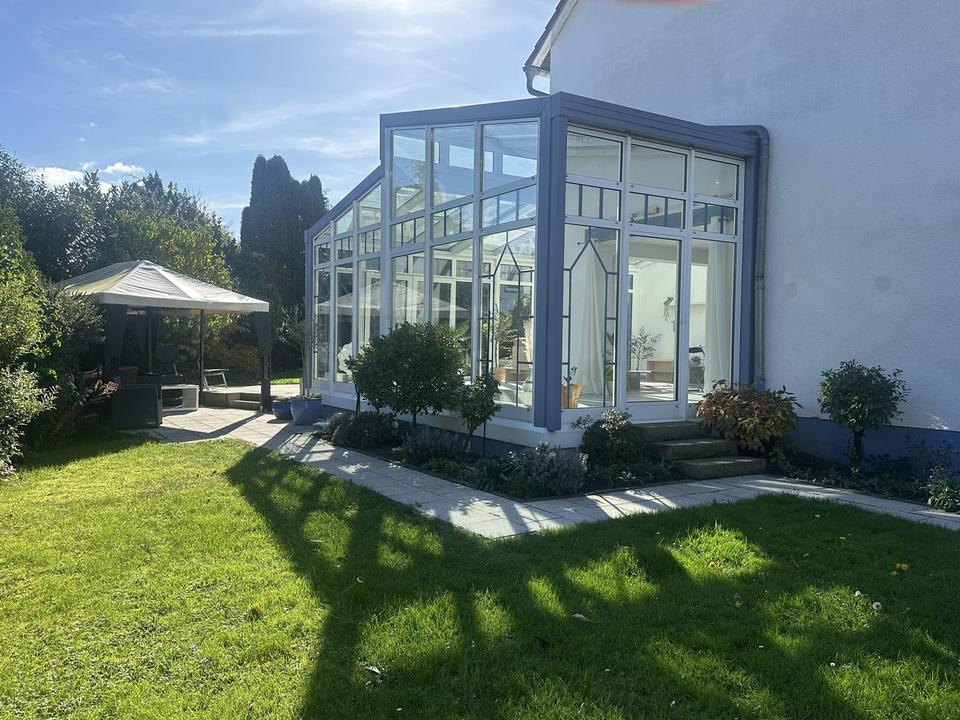 Lichterfülltes Haus mit modernem Wintergarten und traumhaftem Süd/Ost-Garten mit großer Terrasse – Bild 2