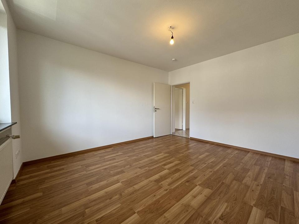 Charmante, großzügige 2-Zimmer-Wohnung mit Balkon in bester Lage auf der Berger Straße. – Bild 15