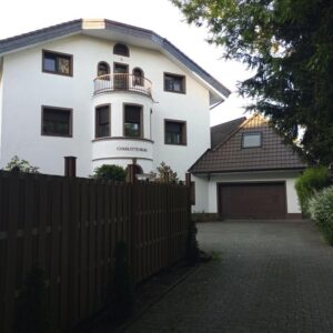 Ein / Mehrfamilien / Stadt / Landhaus / Villa 4 Whg. Freistehend 2. Reihe im Gartenbereich