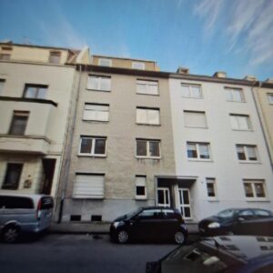 3-Zimmer-Dachgeschosswohnung mit Einbauküche im Herzen von MG-Rheydt