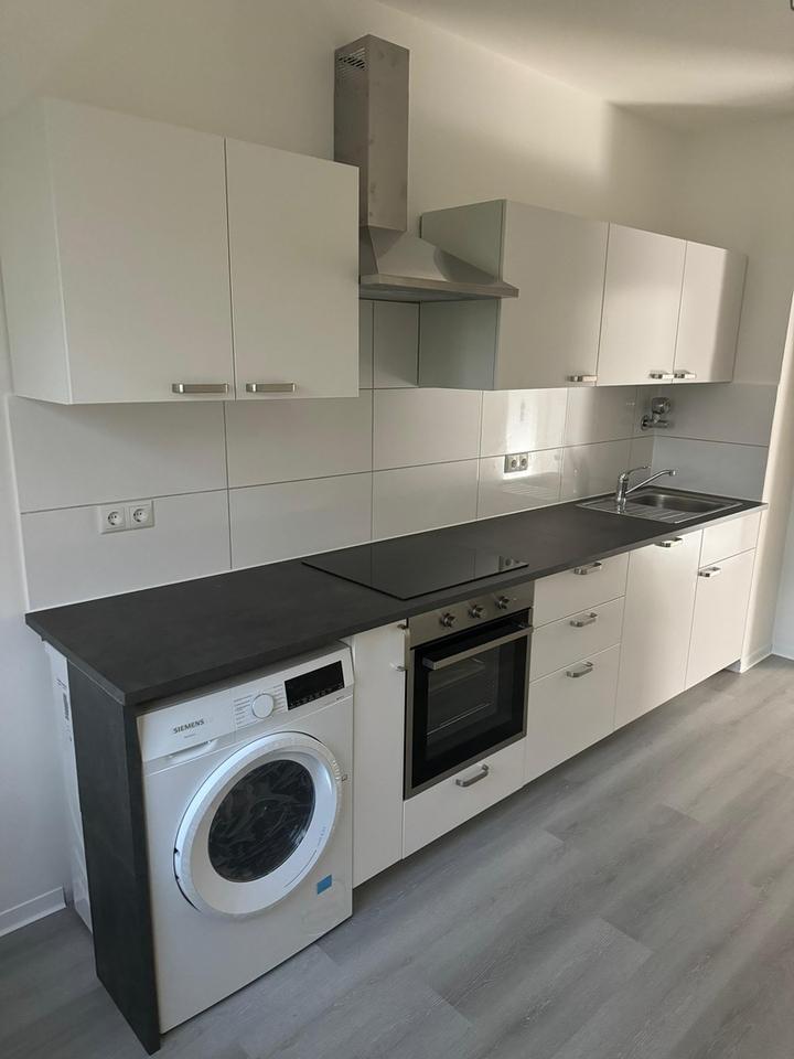 Kurzfristig verfügbar: Sanierte teilmöblierte 2,5-Zimmer-Wohnung mit EBK in Hochheim – Bild 3