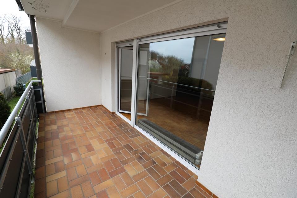 3 Zimmer Wohnung am Waldrand Balkon Stellplatz Einbauküche – Bild 3