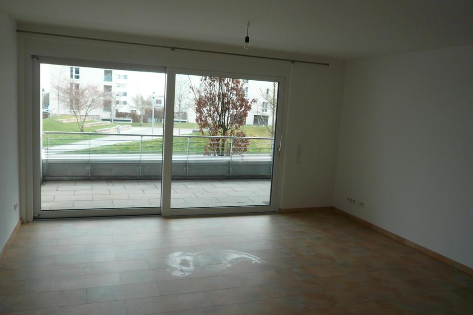 Moderne 2-Zimmer Wohnung mit großer Terasse und Tiefgaragenstellplatz in Ulm – Bild 3