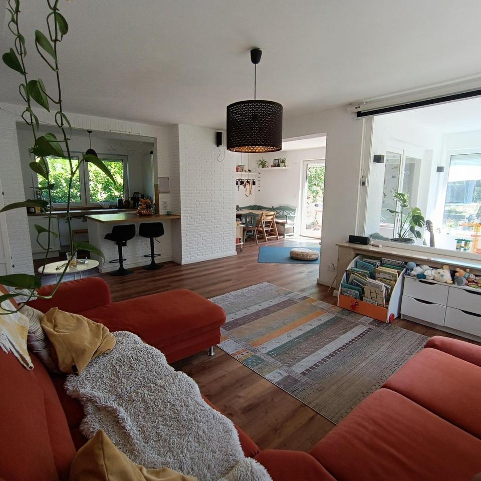 Modernisiertes Einfamilienhaus mit vollwertiger Einliegerwohnung und großem Garten – Bild 2