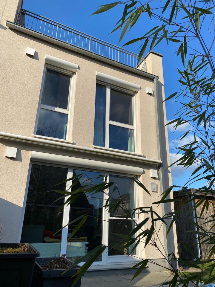 Neuwertige Doppelhaushälfte mit wunderschöner Aussicht – Bild 3