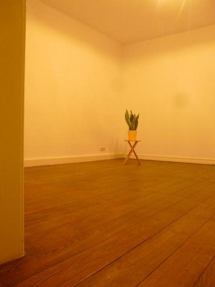 Charmante 2-ZKB mit Holzdielen, Freisitz und Innenhof – Bild 2