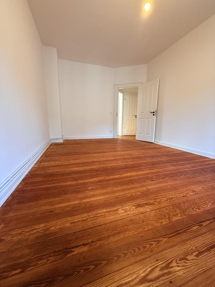 Charmante Altbauwohnung neu interpretiert – 3 Zimmer, Aufzug & hochwertiger Sanierungsstandard – Bild 4