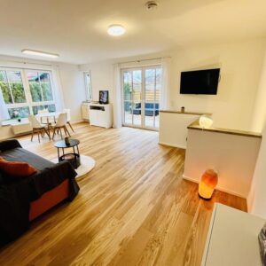 105 m² Wohn-/Nutzfläche – Gartenwohnung mit Sauna, 40 m² Hobbyraum & TG