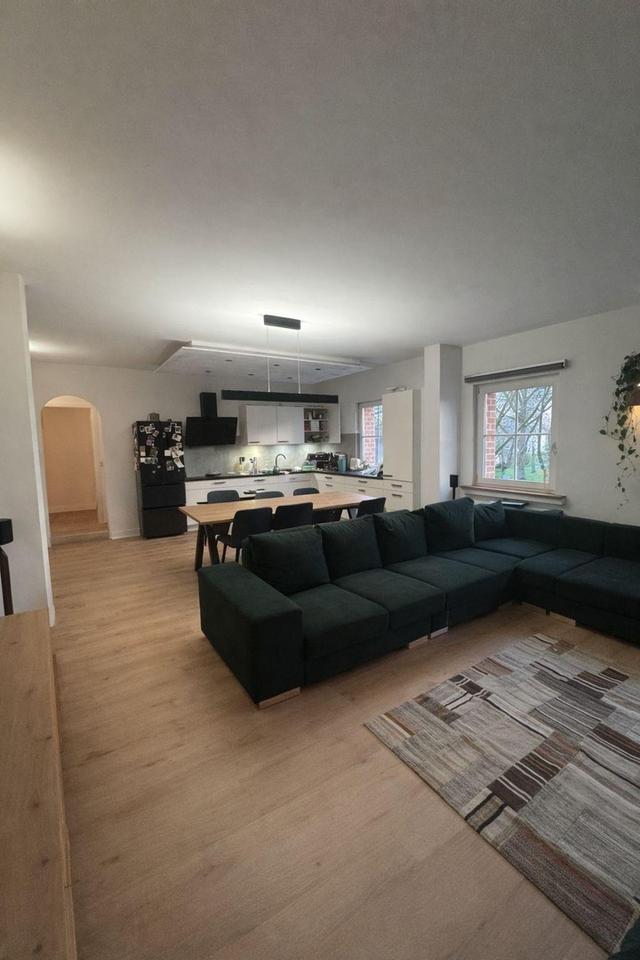 Großzügige 4-Zimmer-Wohnung (112 m²) mit Garten, Garage mit Wallbox, Kamin & Einbauküche – Bild 4