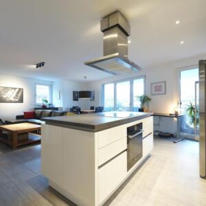 Moderne 3,5 Zimmer Wohnung in Stuttgart-West mit Balkon, Einbauküche, Aufzug, Tiefgarage, Wallbox