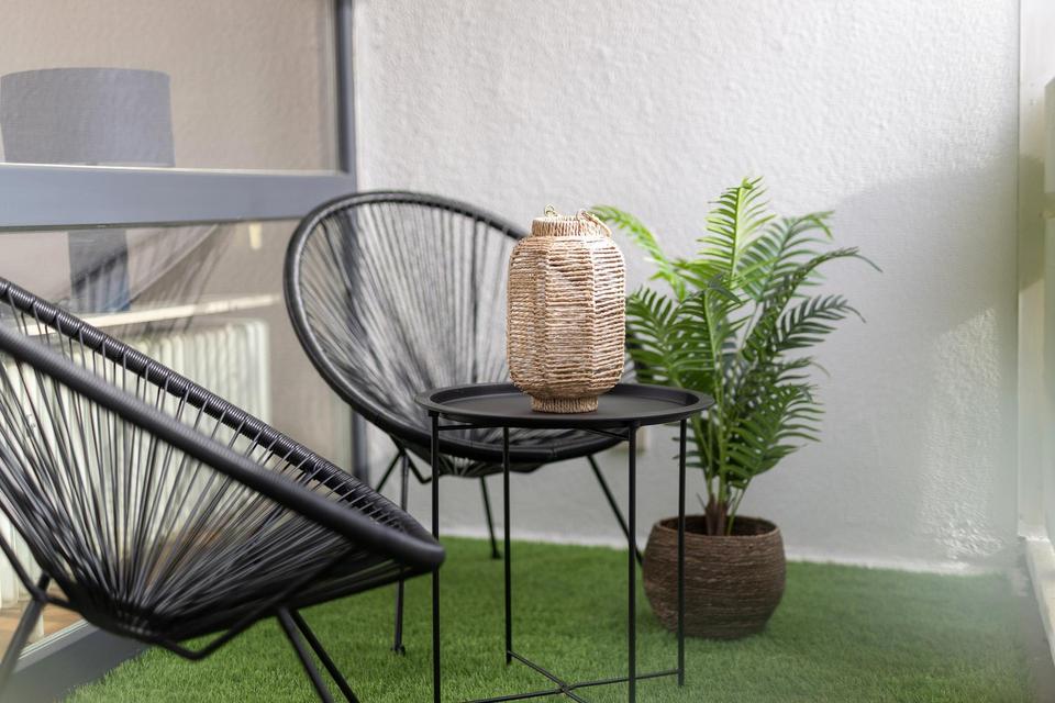 Neu renovierte 2 Zi-Whg m. Balkon voll möbliert mit Schwimmbad – Bild 3