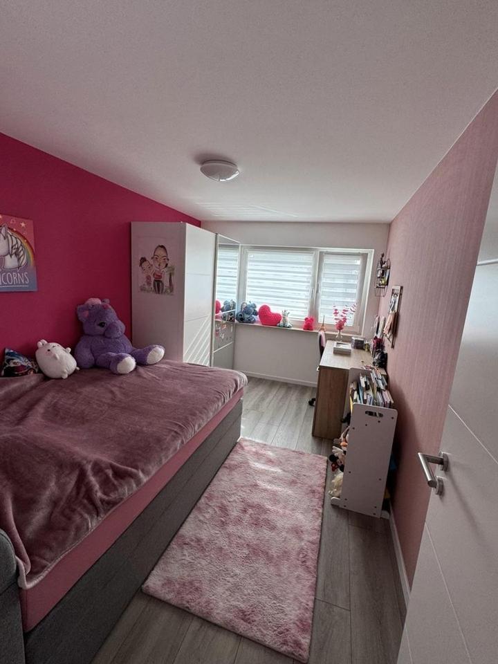 Kernsaniertes Reihenendhaus mit 2 Garagen – Bild 11