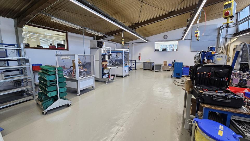 Firmenhalle / Industriehalle mit Bürotrakt – Bild 27