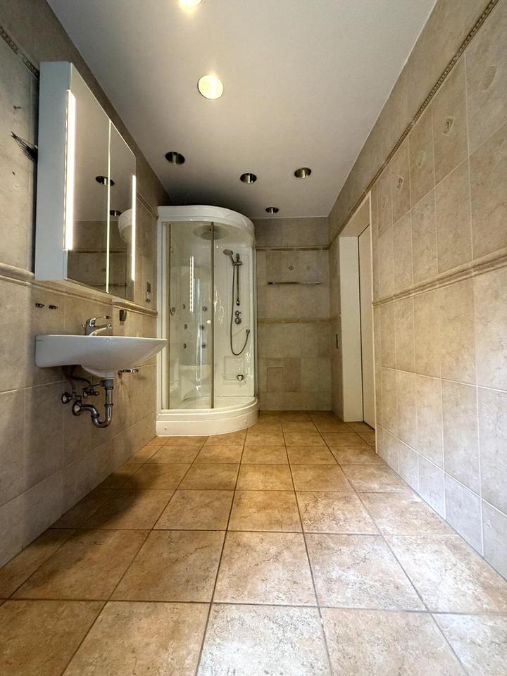 Modernes, großes, vielseitiges Haus inkl. Garage * in Kordel – Bild 9