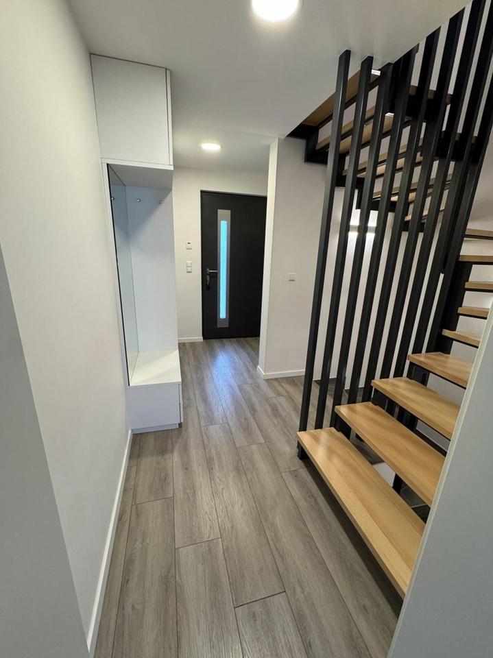 Kernsaniertes Reihenendhaus mit 2 Garagen – Bild 7