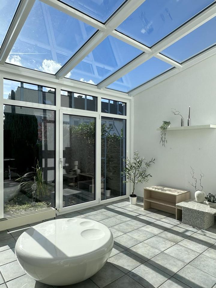 Lichterfülltes Haus mit modernem Wintergarten und traumhaftem Süd/Ost-Garten mit großer Terrasse – Bild 8