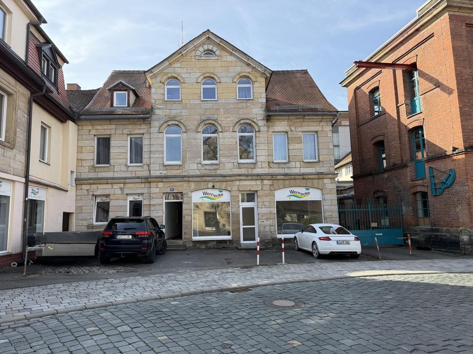 Attraktive Gewerbefläche in Bayreuth – große helle Fensterfront & separater Lagerraum