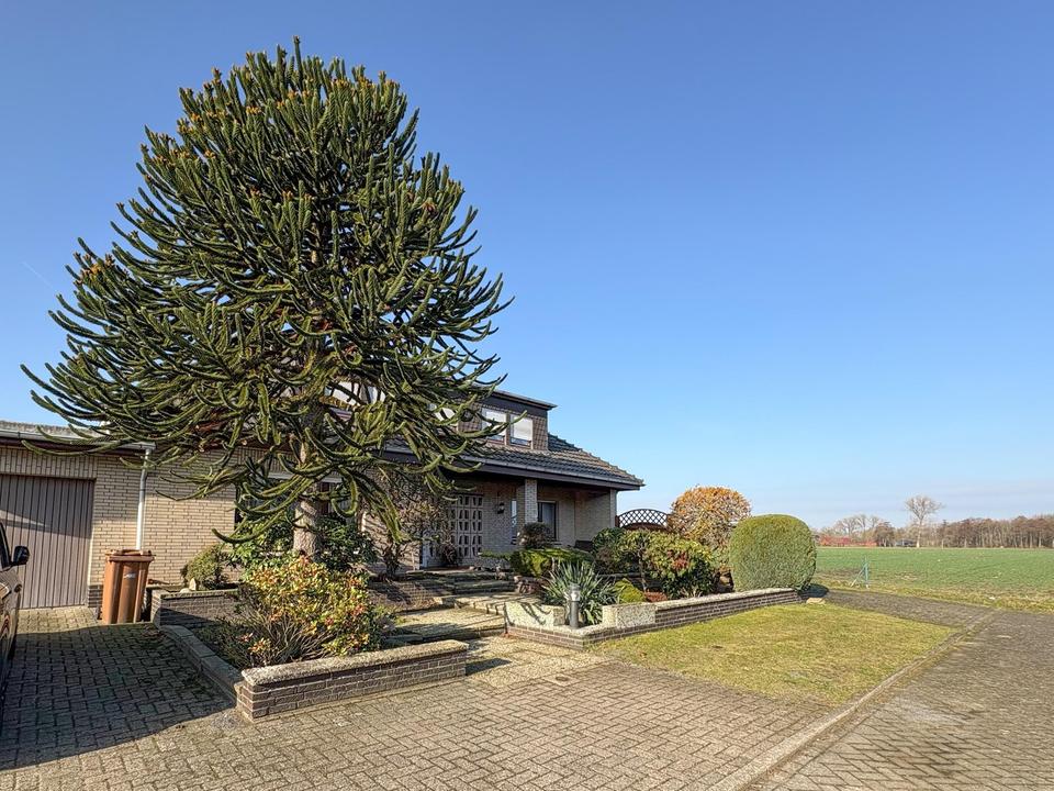 Großzügiges Familienglück mit weitläufigem Garten im Einfamilienhaus – Bild 2