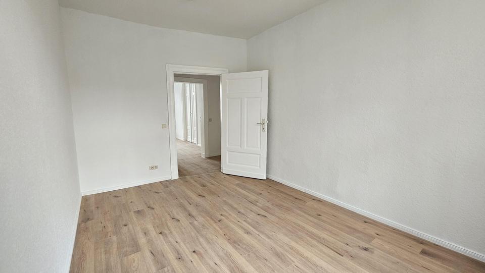 Großzügige 3-Zimmer-Wohnung, frisch modernisiert, Dusch-Wannenbad – Bild 5