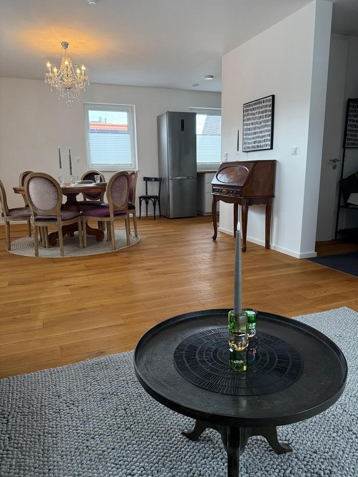 Moderne 2,5-Zimmer-Maisonette mit Balkon, Lift & Stellplatz – ruhige Lage nahe Schloss Alsbach – Bild 3