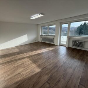 Sonnige 3ZKB beim Jung-Stilling KH, mit Aufzug, mit EBK, neues Bad gepl., elektr. Garage, renov.