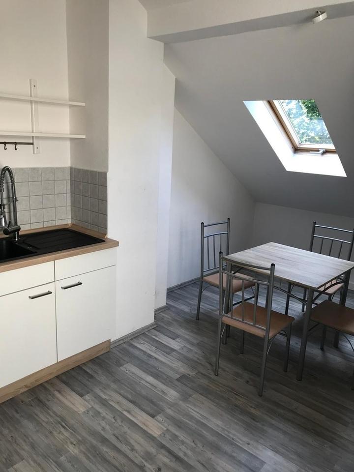 Renovierte 2-Raum-Dachgeschosswohnung – Bild 8