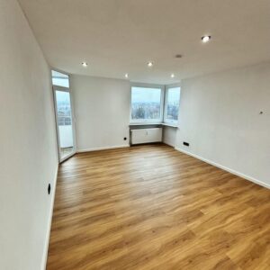 4,86% Rendite mit Traumblick: frisch sanierte 3-Zimmer-Wohnung *PROVISIONSFREI*